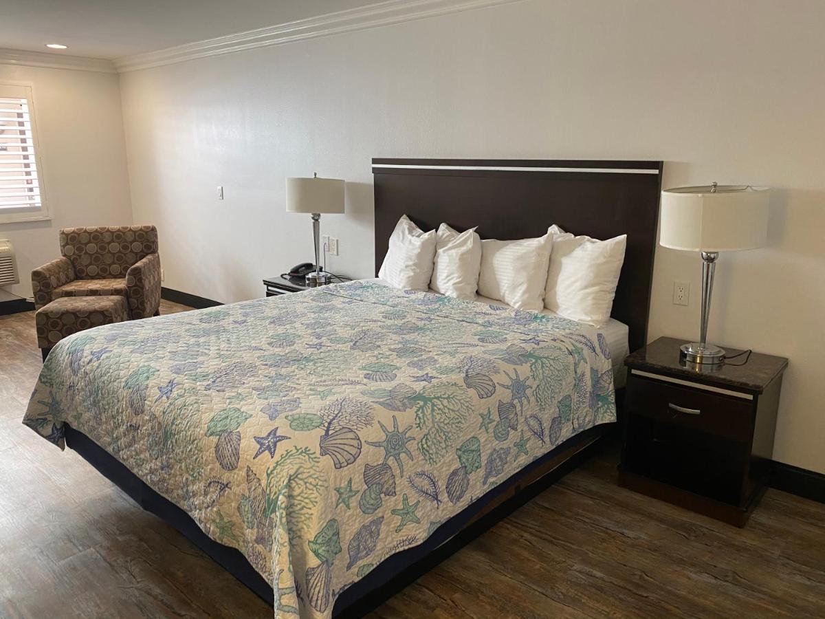 Ocean Surf Inn & Suites ฮันติงตันบีช ภายนอก รูปภาพ