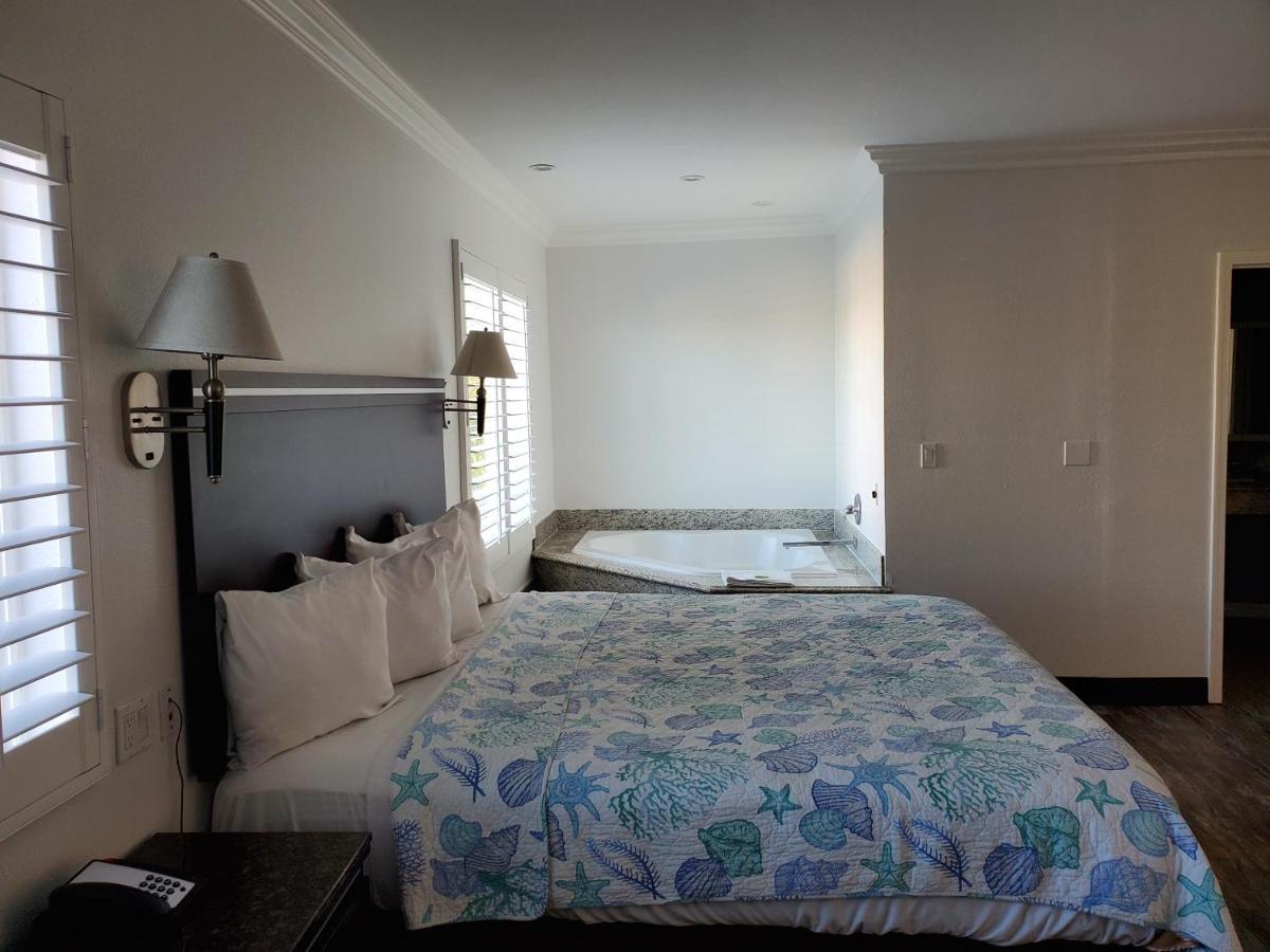 Ocean Surf Inn & Suites ฮันติงตันบีช ภายนอก รูปภาพ